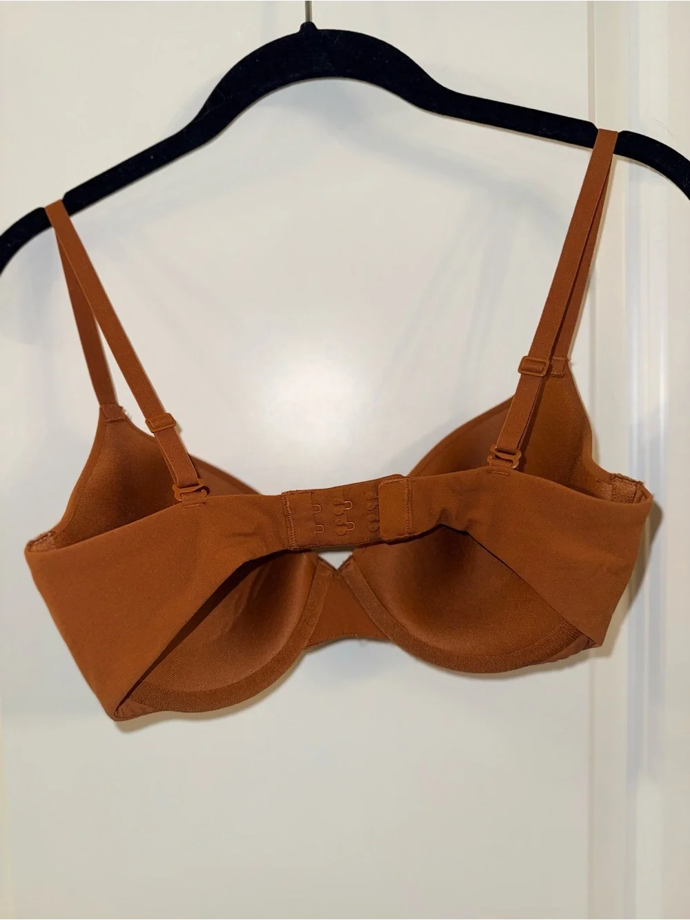 Skims Women’s T-shirt Bra in Brown (32D) - Picture 5 of 5